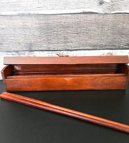 Chopstick Box Set with Iguana Decoration